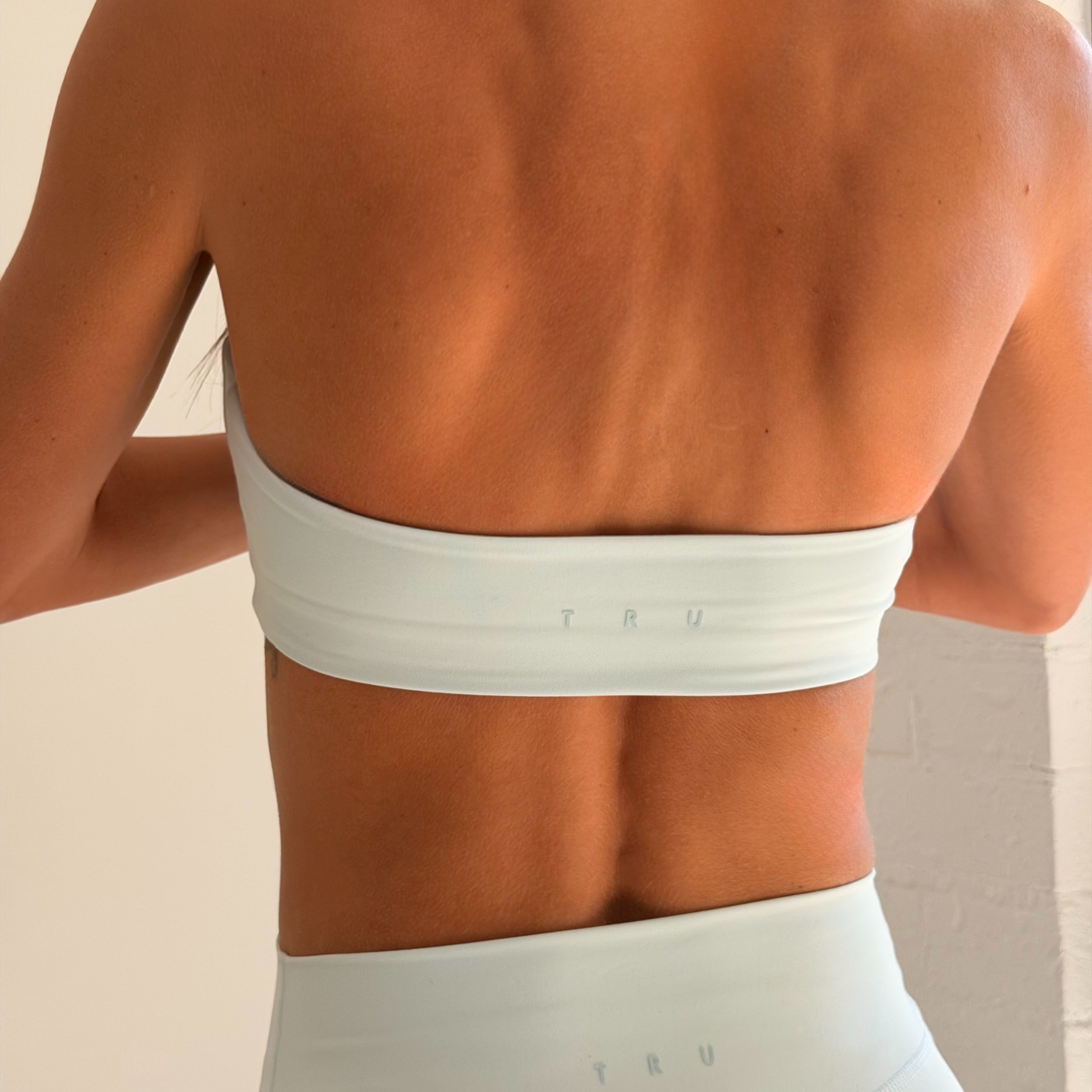 Dominique Crop